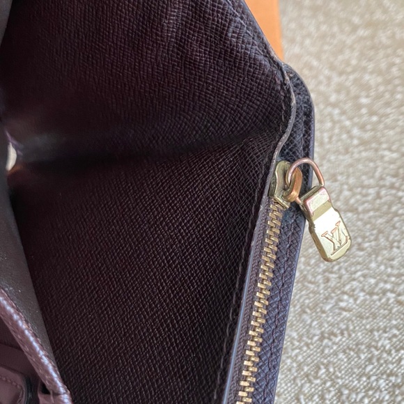 Authentic LV Damier Ebene compact wallet - Picture 6 of 13